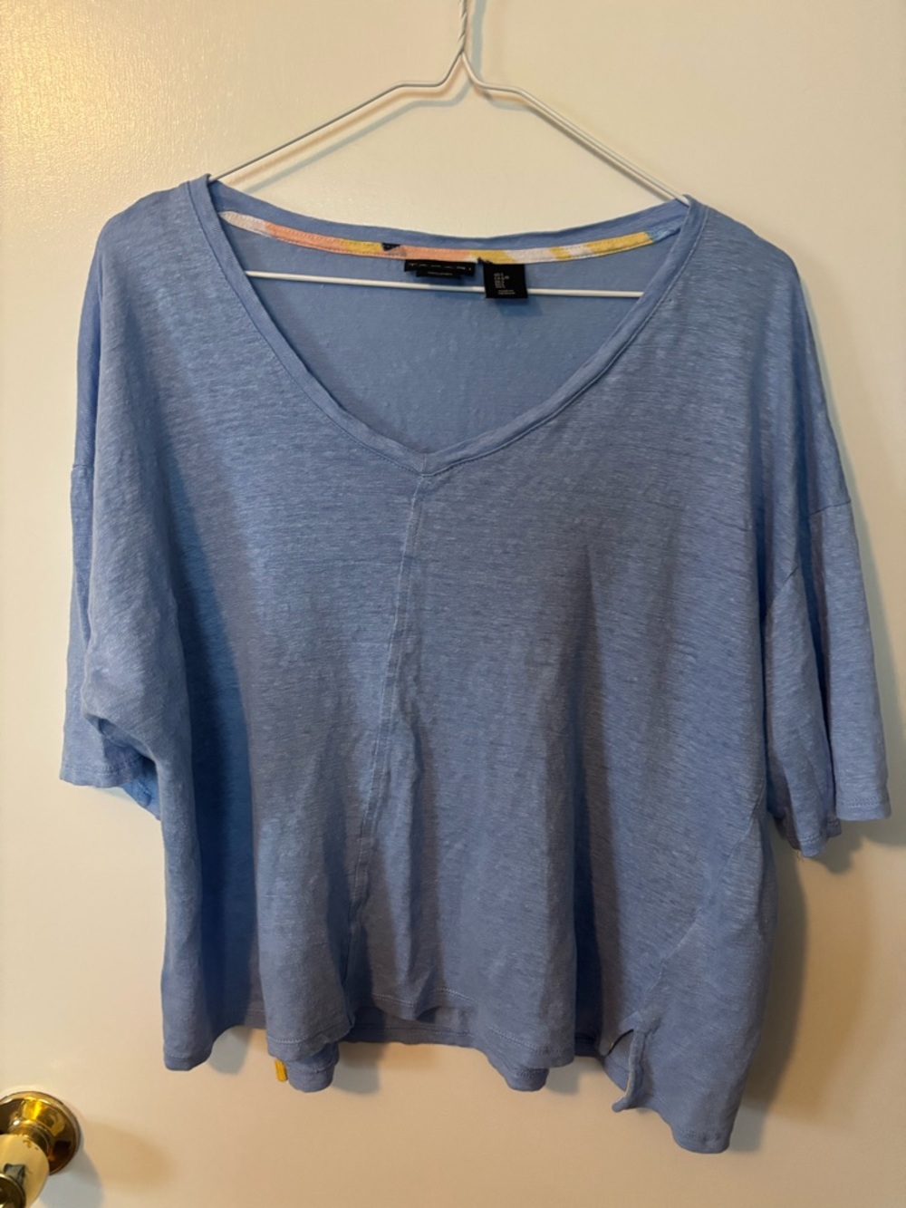 100% Linen Light Blue Relaxed V-Neck Casual Beachy Delicate Minimalist Tee